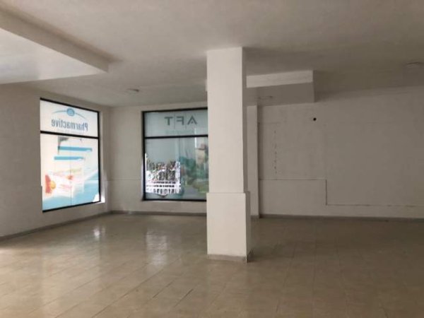 Tirane, shitet dyqan Kati 0, 217 m² 1.500 Euro/m2 (Eduart Mano)