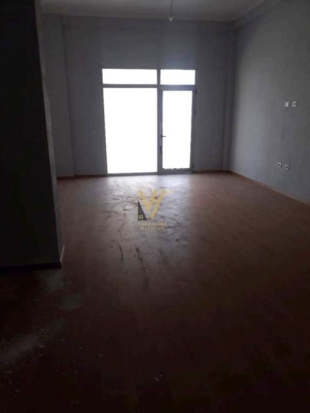 Tirane, shitet ambjent biznesi Kati 0, 68 m² 138.000 Euro (kopshti zoologjk)