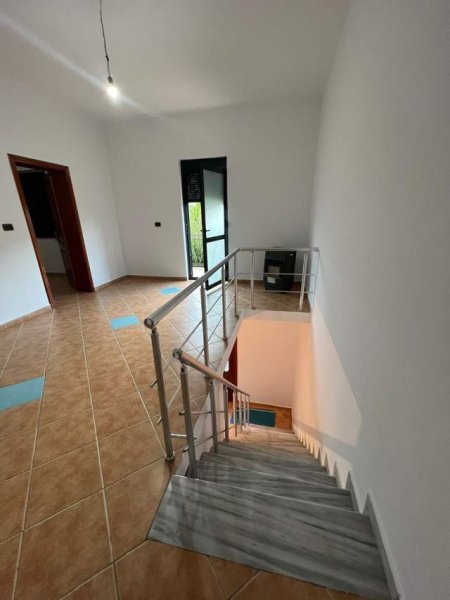 Tirane, shes Vile 3 Katshe Kati 1, 450 m² 310.000 Euro (Senatorium)