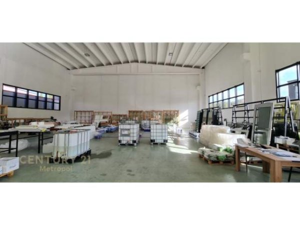 Tirane, shes ambjent biznesi 5.000 m² 2.700.000 Euro (Vorë)