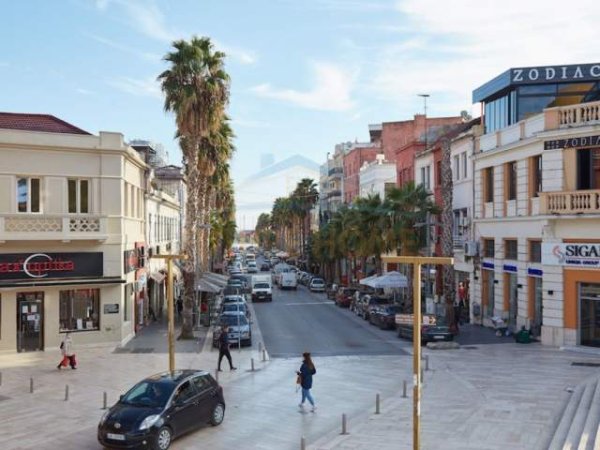 Durres, shitet ambjent biznesi Kati 0, 627 m² 2.000.000 Euro (Qender)