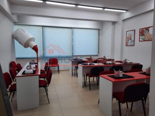 Tirane, shitet zyre Kati 2, 448 m² 966.000 Euro (Tower Bridge III)