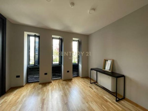 Tirane, jepet me qera apartament duplex 3+1+A+BLK Kati 0, 351 m² 2.500 Euro (Mjull Bathore)