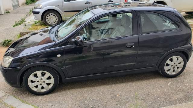 Tirane, shitet makine Opel Corsa Viti 2004, 2.000 Euro
