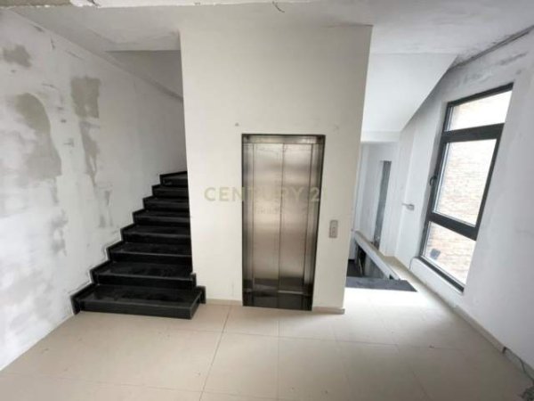 Tirane, shes ambjent biznesi Kati 0, 1.860 m² 1.660.000 Euro (Vaqarr)