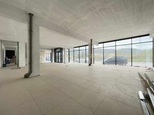 Tirane, shitet ambjent biznesi Kati 1, 1.860 m² 1.660.000 Euro (Vaqarr buze rruges krzesore)