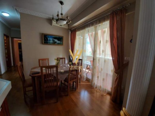 Tirane, jepet me qera apartament 2+1+BLK Kati 3, 100 m² 800 Euro (KOMUNA E PARISIT)