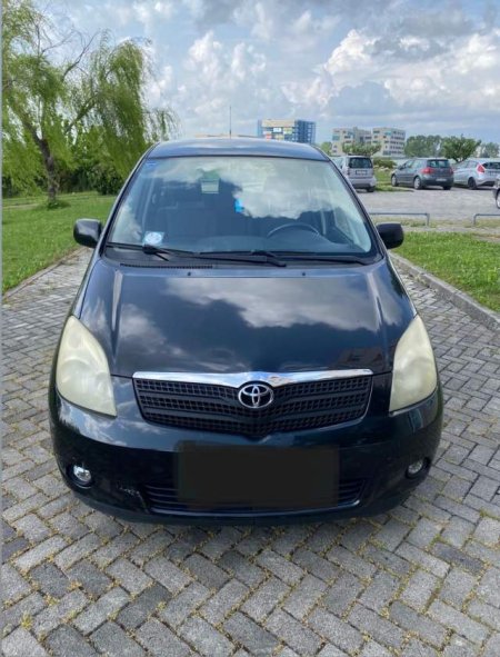 Tirane, shes makine Toyota Corrola Verso Viti 2003, 2.800 Euro