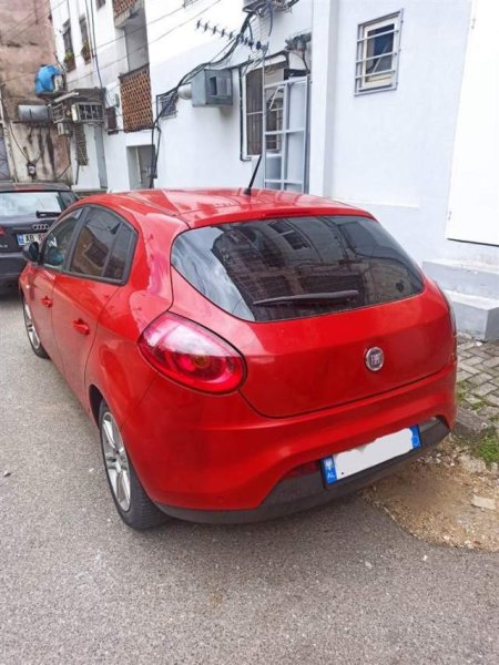 Tirane, shes makine Fiat Bravo Viti 2010, 3.700 Euro