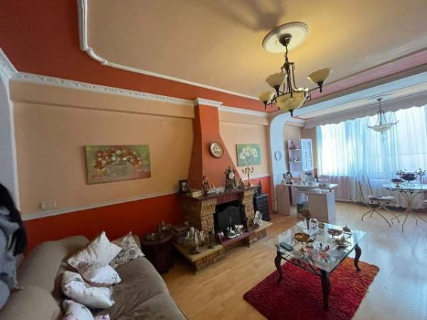 Tirane, shes apartament 3+1 Kati 3, 159 m² 250.000 Euro (bllok)