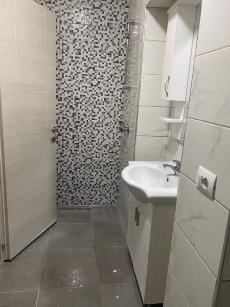 Tirane, jepet me qera apartament 2+1 Kati 1, 72 m² 40.000 Euro (21 dhjetori)