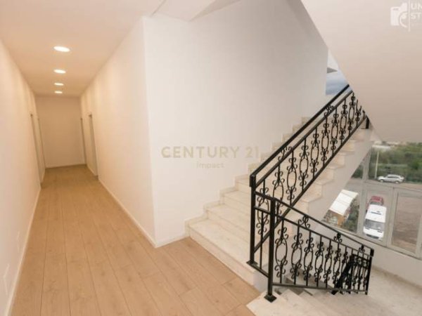 Tirane, shitet hotel 2.750 m² 2.200.000 Euro (Vaqarr)