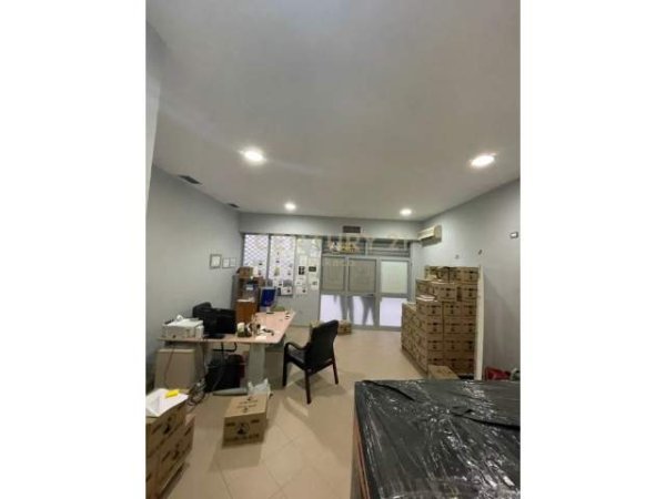 Tirane, shitet dyqan Kati 0, 28 m² 47.000 Euro (Komuna e Parisit)