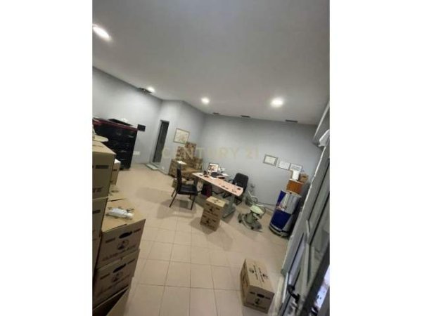 Tirane, shitet dyqan Kati 0, 28 m² 47.000 Euro (Komuna e Parisit)