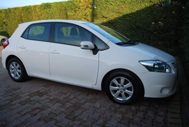 Toyota AURIS. 1.4 NAFTE 2012 Viti 2012, SHITUR