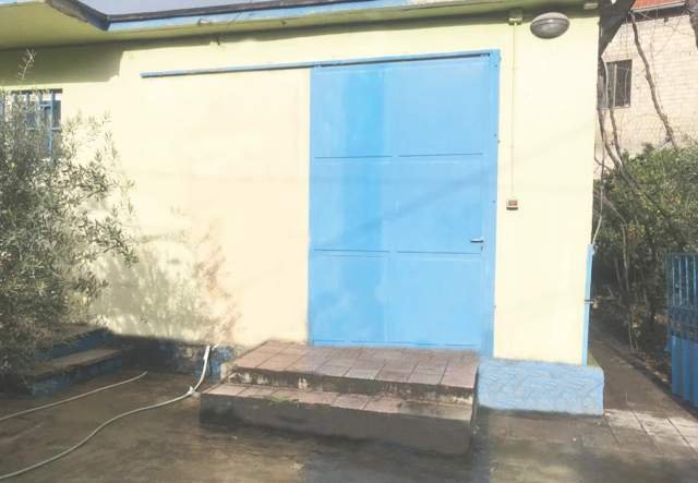 Tirane, shitet magazine 215 m² 107.500 Euro