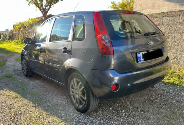 Tirane, shes makine Ford Fiesta Viti 2007, 2.500 Euro