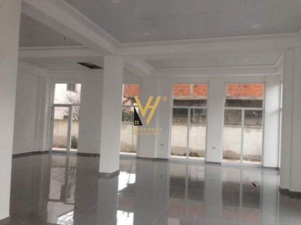 Tirane, shitet dyqan Kati 0, 140 m² 238.000 Euro (RRUGA BESA)