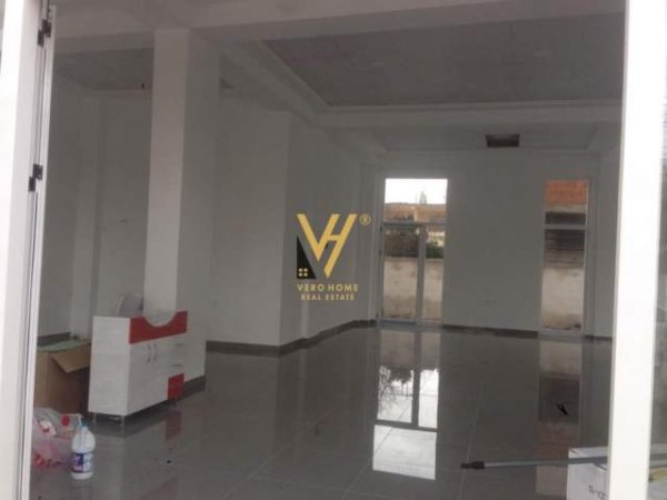 Tirane, shitet dyqan Kati 0, 140 m² 238.000 Euro (RRUGA BESA)