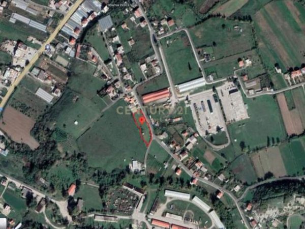 Tirane, shes toke 1.800 m² 126.000 Euro (Peze Helmes)
