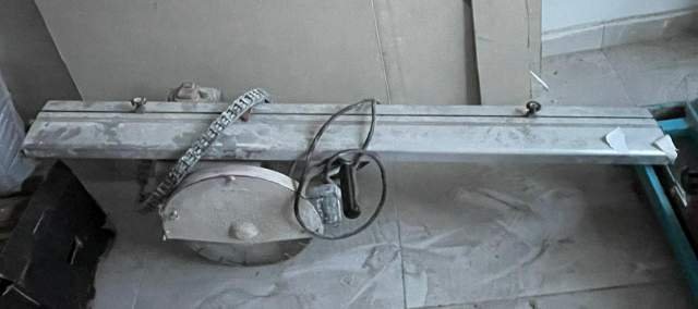Tirane, shes Makineri per prerje guri/mermeri me uje 40.000 Leke