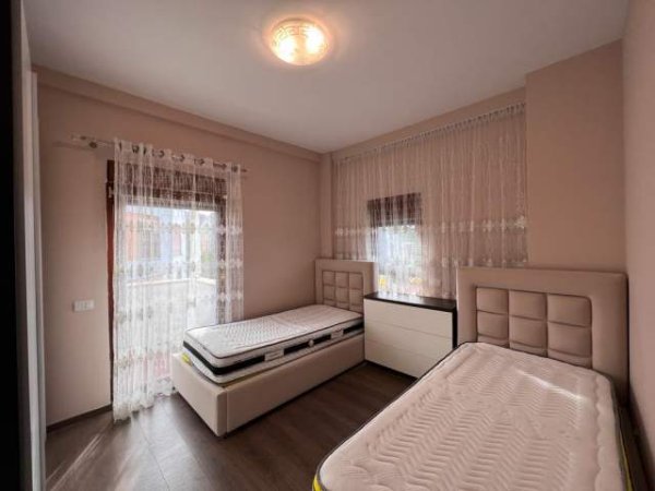 Tirane, jepet me qera Vile 4+1+BLK Kati 3, 250 m² 2.500 Euro (TEG)