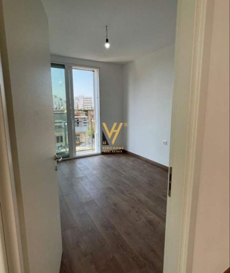 Tirane, jepet me qera apartament 2+1 Kati 3, 90 m² 440 Euro (RRUGA E DIBRES)