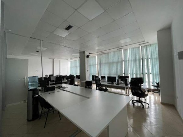 Tirane, shitet dyqan Kati 2, 210 m² 1.650 Euro/m2 (Rruga Frang Bardhi)