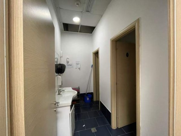 Tirane, shitet dyqan Kati 2, 210 m² 1.650 Euro/m2 (Rruga Frang Bardhi)