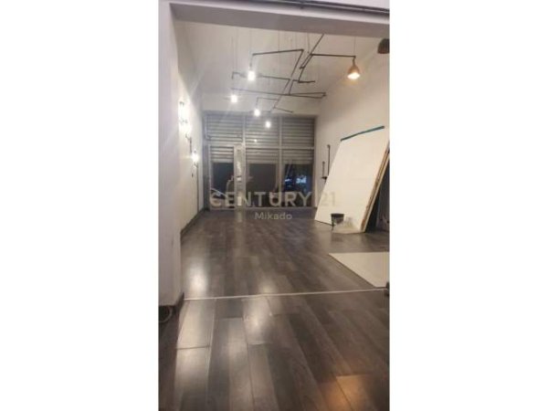 Tirane, shitet ambjent biznesi Kati 0, 28 m² 40.000 Euro (Laprake)