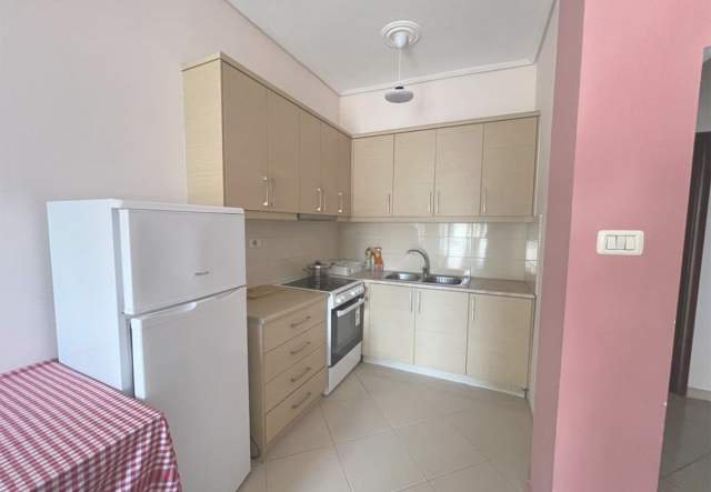 Shqiperi, jepet me qera apartament 450 Euro