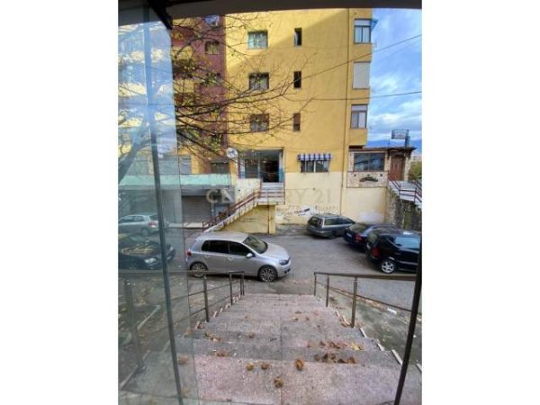 Tirane, shitet ambjent biznesi Kati 1, 104 m² 140.000 Euro (Porcelan)