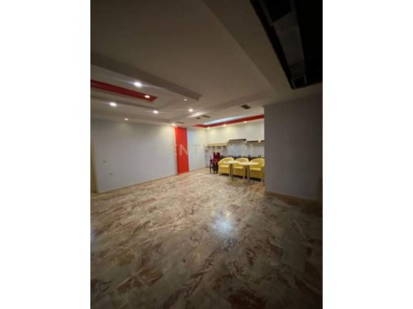 Tirane, shitet ambjent biznesi Kati 1, 104 m² 140.000 Euro (Porcelan)