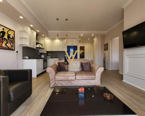 Tirane, jepet me qera apartament 2+1 Kati 9, 90 m² 850 Euro (RRUGA E KAVAJES)