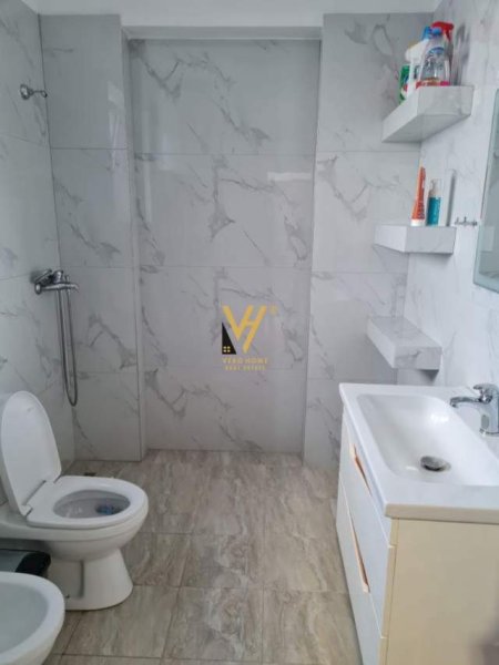 Tirane, jepet me qera apartament 2+1 Kati 2, 120 m² 1.200 Euro (BLLOKU)