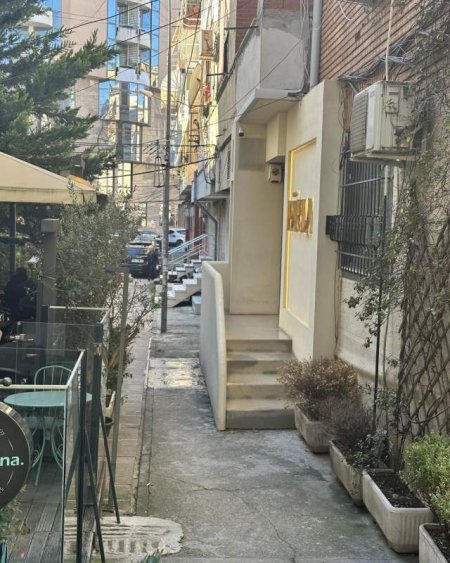 Tirane, shiten 2 ambjente biznesi Kati -1, 40 m² secili, 100.000 Euro (Sheshi Willson)