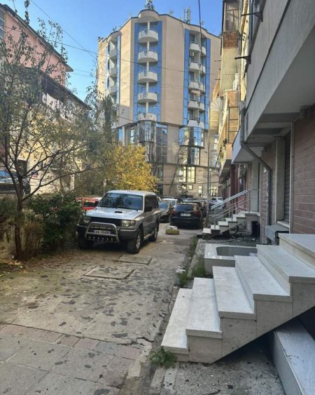 Tirane, shiten 2 ambjente biznesi Kati -1, 40 m² secili, 100.000 Euro (Sheshi Willson)