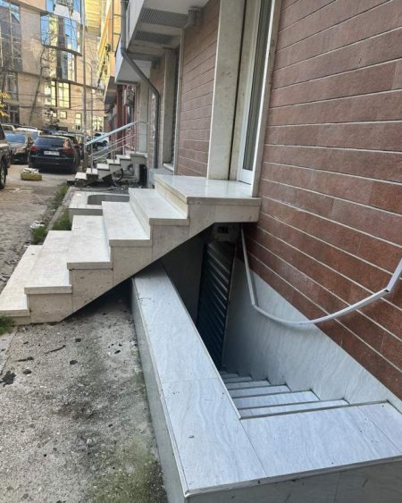 Tirane, shiten 2 ambjente biznesi Kati -1, 40 m² secili, 100.000 Euro (Sheshi Willson)