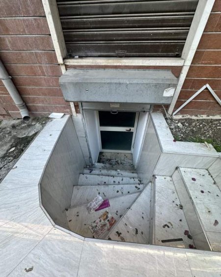 Tirane, shiten 2 ambjente biznesi Kati -1, 40 m² secili, 100.000 Euro (Sheshi Willson)