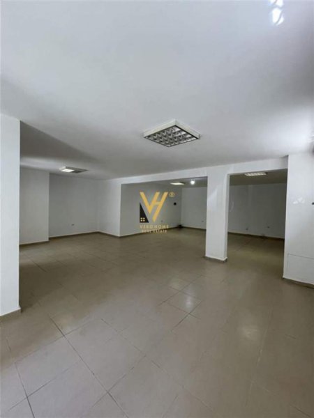 Tirane, shitet dyqan Kati 0, 100 m² 100.000 Euro (KOPSHTI BOTANIK)
