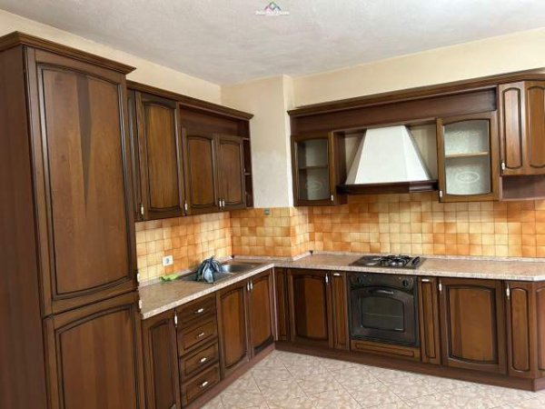Shqiperi, shes apartament 2+1 Kati 4, 118 m² 178.000 Euro (shkolla e kuqe)