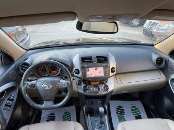 Tirane, shes xhip Toyota RAV4 Viti 2009, 9.200 Euro