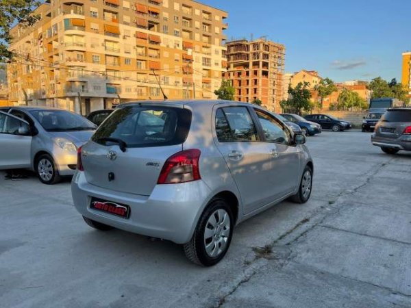 Tirane, shes makine Toyota YARIS Viti 2007, 3500 Euro