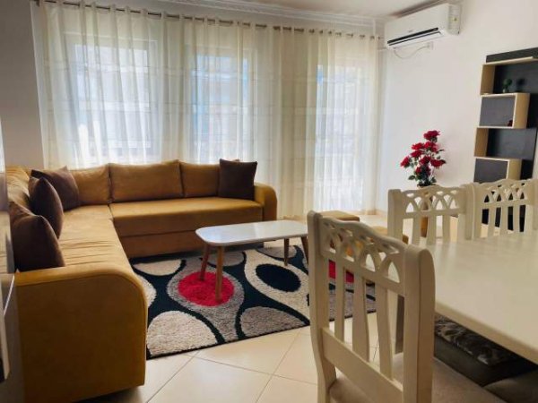 Tirane, jepet me qera apartament 2+1 Kati 4, 100 m² 450 Euro (Din Bosko)
