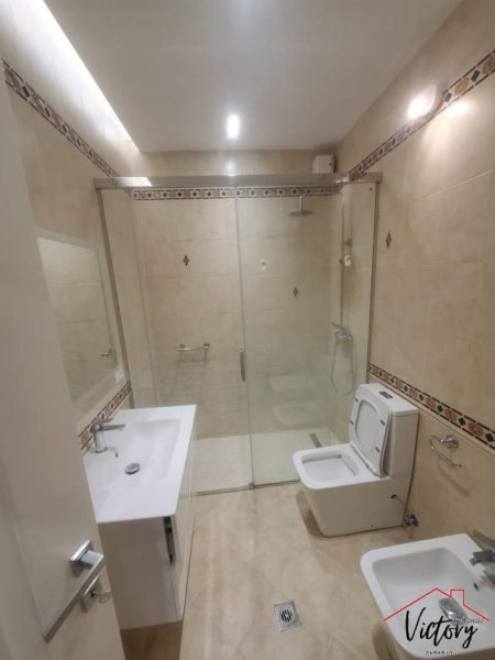 Tirane, jepet me qera apartament 2+1 Kati 8, 140 m² 1.500 Euro (Rruga Pjetër Zarishi)