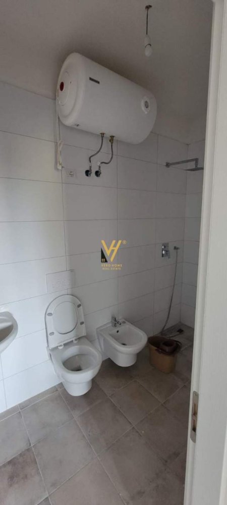 Tirane, jepet me qera apartament 2+1+BLK Kati 1, 92 m² 700 Euro (STACIONI I TRENIT)
