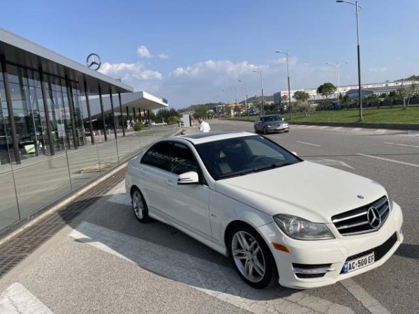 Tirane, shitet makine Mercedes-Benz C Class Viti 2012, 8.900 Euro