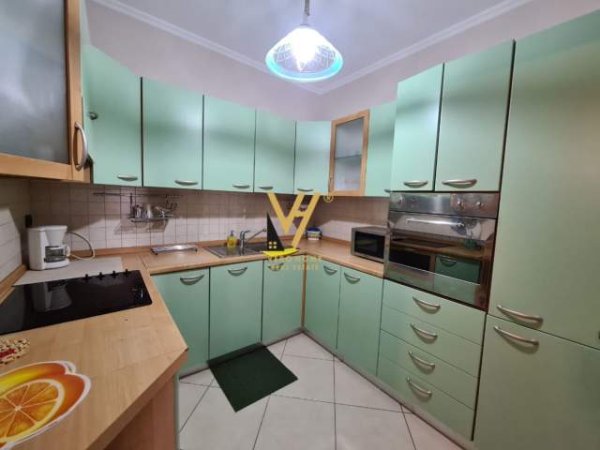 Tirane, jepet me qera apartament 2+1+BLK Kati 7, 105 m² 800 Euro (BLLOKU)