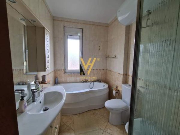 Tirane, jepet me qera apartament 2+1+BLK Kati 7, 105 m² 800 Euro (BLLOKU)