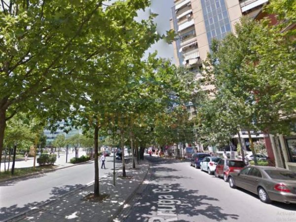 Tirane, shitet dyqan Kati -1, 25 m² 34.000 Euro (Rruga George W. Bush)